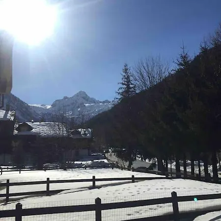 Ampio Giardino Adiacente Piste Sci 4/6 Posti Letto *